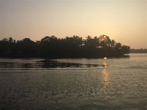 Ashtamudi Lake – On the banks of the Eight Armed | Travelrope