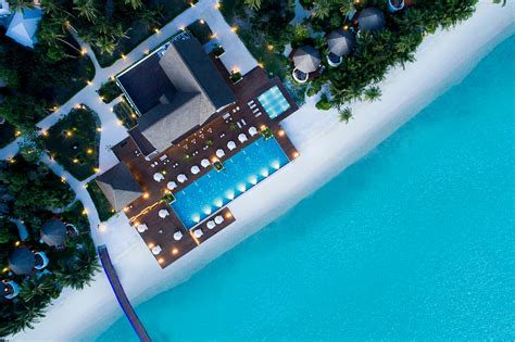 Mercure Maldives Kooddoo Location – Hummingbird Travel