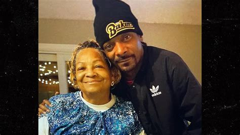 Snoop Dogg's Mother, Beverly Tate, Dies