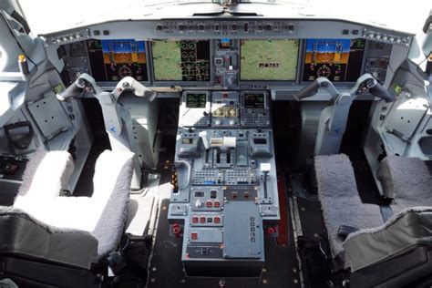 10 Things You Didn't Know about the Embraer ERJ 175 | Cockpit, 10 ...