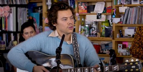 Harry Styles Guitar and Gear List 2022 - Guitar Space (2022)