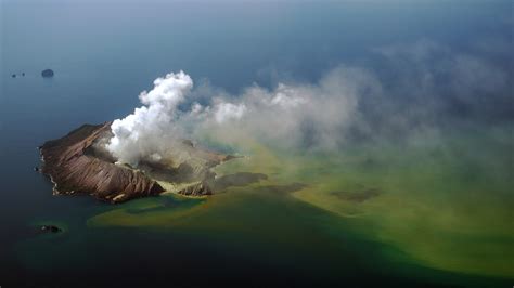 ‘The Volcano: Rescue from Whakaari’ Review: A Seismic Tragedy - The New ...