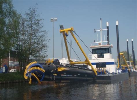 trailing suction hopper dredger | MISFITS' ARCHITECTURE | Cummins ...