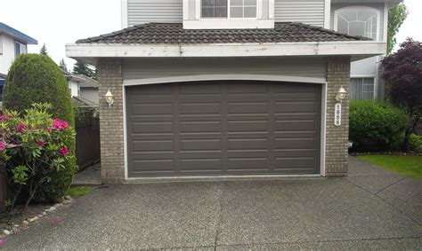 Clopay Classic Premium Garage Door in a Long Ranch Panel Design ...