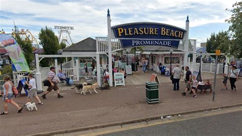 Skegness pleasure beach founder Jimmy Botton dies aged 86 - BBC News