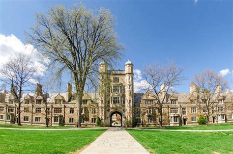 What LSAT & GPA Do You Need For University of Michigan Law School?