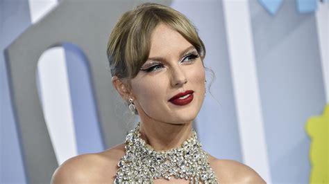 Taylor Swift announces 2023 'Eras' tour: 'It's a journey through all of ...