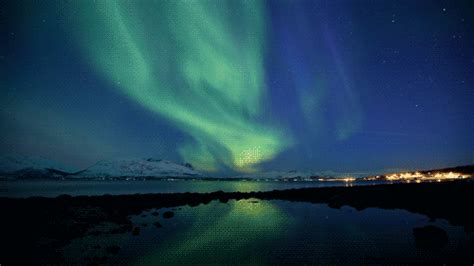 aurora borealis northern lights gif | WiffleGif