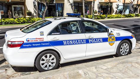 Honolulu police officer admits he forced homeless man to lick public ...