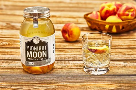 Refreshing Midnight Moon Peach Moonshine Cocktail Recipes - Midnight ...