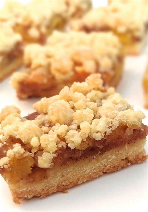 Best Peach Cobbler Crumble Bars - 100K Recipes