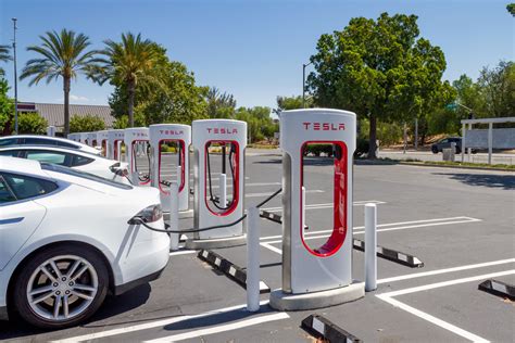 Tesla exceeds expectations with ultra-fast installation for its EV ...