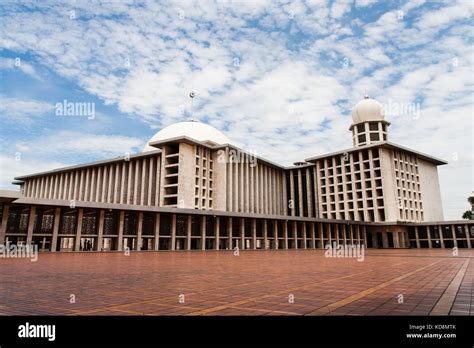 Masjid istiqlal hi-res stock photography and images - Alamy