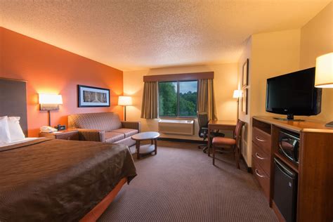 AmericInn by Wyndham Minocqua | Minocqua, WI Hotels