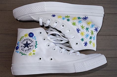 Womans 8 Embroidered Flower Converse Chuck Taylors - Etsy | Embroidered ...