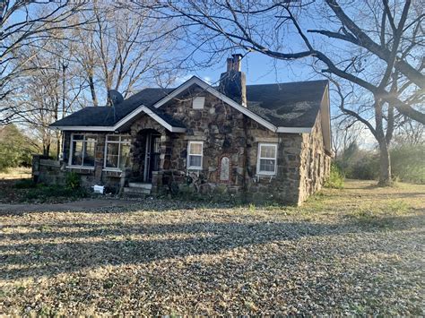 Fixer Upper Stone Farmhouse For Sale W/Pond on 5 Acres. Arkansas ...