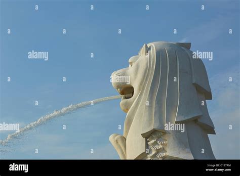 The Merlion Fountain, Singapore Stock Photo - Alamy