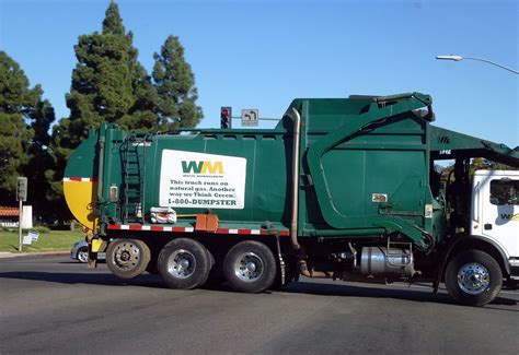 WM Garbage Truck | David Valenzuela | Flickr