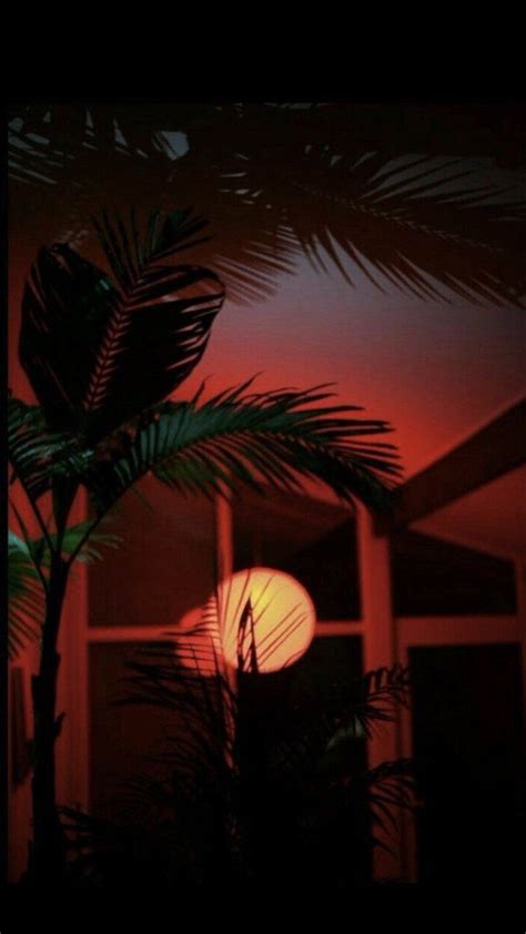 red aesthetic | Wallpaper tumblr lockscreen, Phone wallpaper, Retro ...