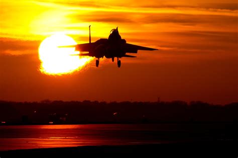 Epic Sunset: HD Wallpaper of the McDonnell Douglas F-15E Strike Eagle ...