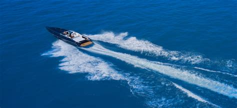 Go-Fast Boats: Beginner's Guide to the World of Speed - tntcustommarine.com