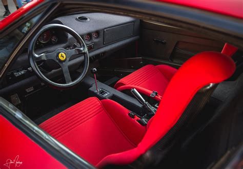 Raw simplicity. Ferrari F40 Interior : Autos