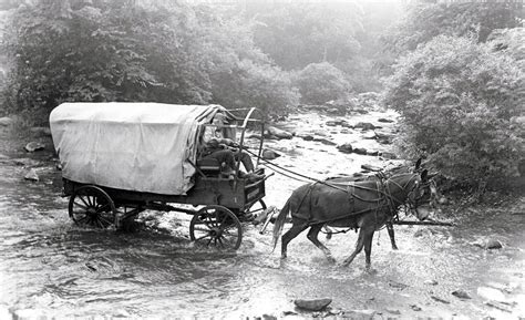 wagon train | Old west photos, Old wagons, Old west