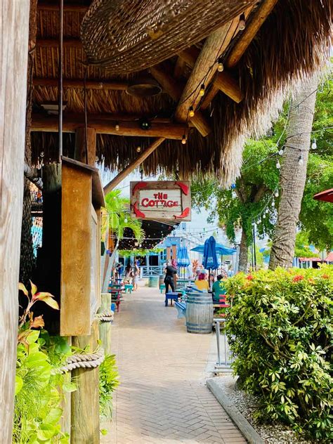 Siesta Key Village: Guide to Best Restaurants, Shops, & Fun!