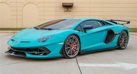 Bright Blue Lamborghini Aventador SVJ Is Just About Perfect