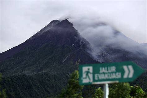 Gunung Merapi Erupsi Rabu Sore, Luncurkan Awan Panas Sejauh 1.800 Meter ...