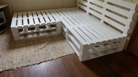 DIY Pallet Corner Sofa Frame | 101 Pallets