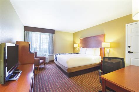 La Quinta Inn & Suites by Wyndham Bentonville | Bentonville, AR Hotels