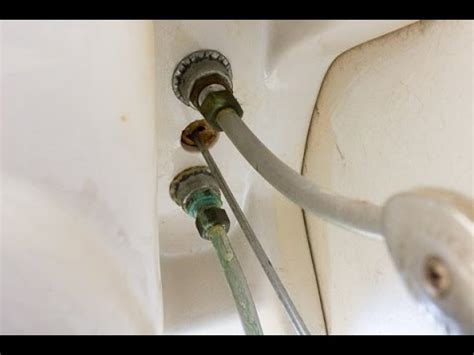 Kitchen Sink Faucet Leaking Underneath – Things In The Kitchen