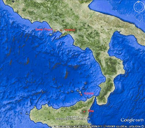 Map of the SE Tyrrhenian Sea with locations of volcanoes and fumarolic ...