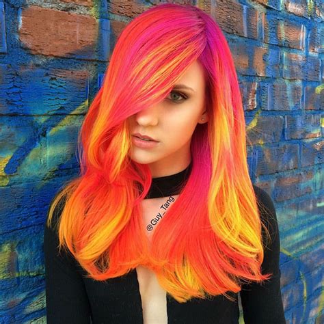 People Are Loving This New Glow-In-The-Dark Hair Trend | Bored Panda