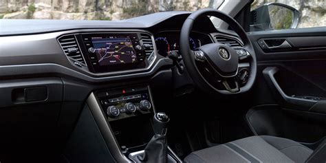 Volkswagen T-Roc interior and infotainment | carwow