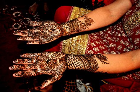 Beautiful Latest Simple Arabic Pakistani Indian Bridal Girl Mehndi ...