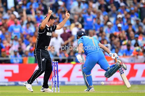 MS Dhoni India run out by Martin Guptill New Zealand World Cup 2019 ...