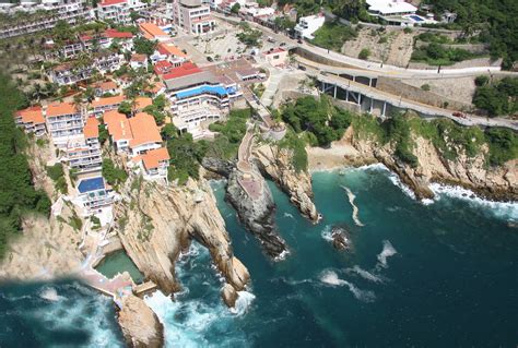 CLIFF DIVING SITE - LA QUEBRADA ACAPULCO ---> http://goo.gl/1lf8FQ ...