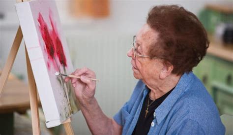 The Benefits of Art Therapy for Dementia – DailyCaring