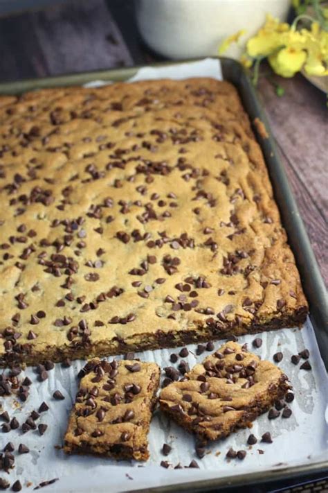 Sheet Pan Perfect Chocolate Chip Cookie Bars – The Baking ChocolaTess