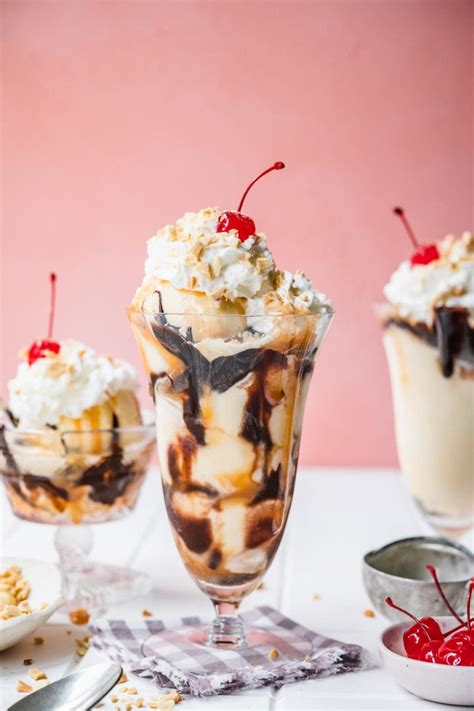 Easy Ice Cream Sundae Recipe - Dinner, then Dessert