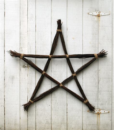 DIY Giant Rustic Star Wreath: A Festive Addition To Your Home - 2K Crafts