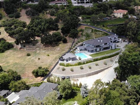 Blake Shelton and Gwen Stefani’s New House: Photos of Encino Mansion