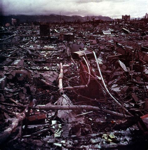 Álbumes 97+ Foto Fotos De La Bomba De Hiroshima Mirada Tensa