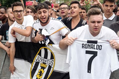 Juventus fans gathered for unveiling of Cristiano Ronaldo | Daily Mail ...