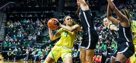 Oregon Ducks Women's Basketball Jumps Back Into AP Poll at No. 19 ...