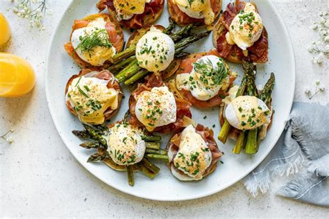 Easy Eggs Benedict for a Crowd + Make-Ahead Instructions! - PWWB