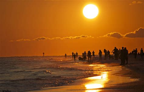 Sunset on Siesta Beach_Siesta Key, Florida | Must Do Visitor Guides