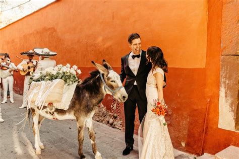 Colorful and Classy San Miguel de Allende Destination Wedding | Junebug ...